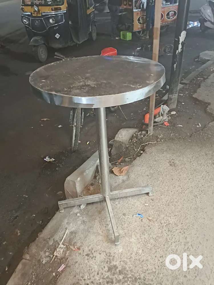 Standing table steel make