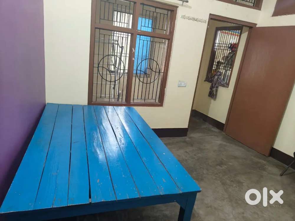 Independent room with kitchen.