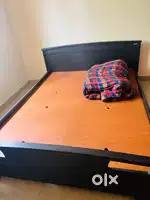 Queen size bed in good condition