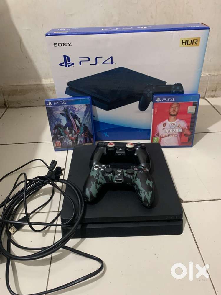 Ps4 Slim 1TB with 2 original controllers