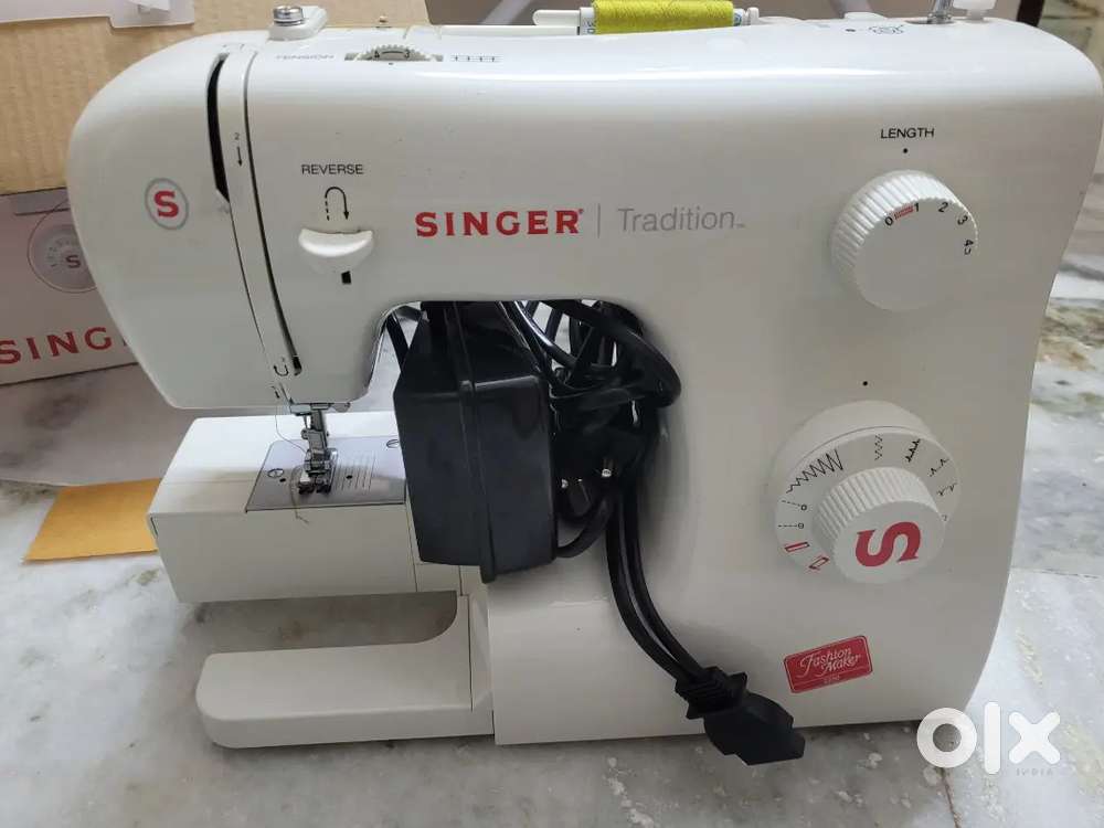 SINGER SEWING MACHINE