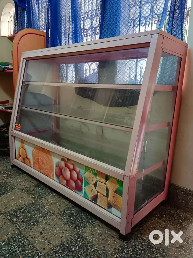 Bakery showcase