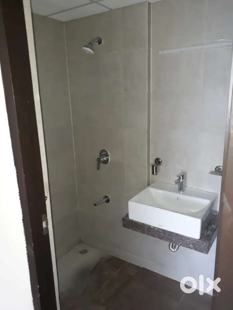 Available two bhk flat in chembur with lift prime location good conne