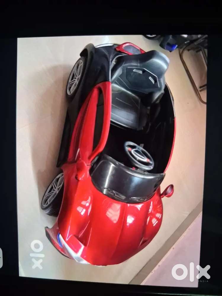 RED COLOR CAR, BATEERY OPERATED 5000rs