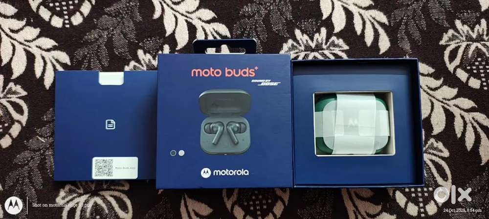 Motorola ear buds