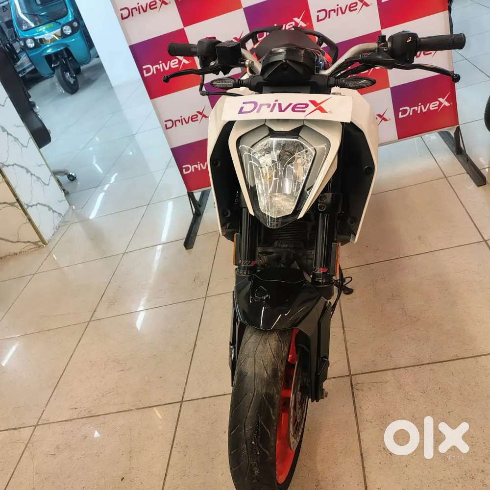 KTM DUKE 125 + RC TRANSFER+INSURANCE+2 YEAR WARRANTY+ 6 SERVICE