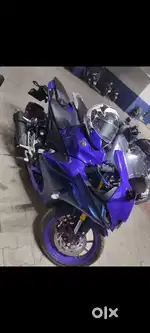 Only 1033 km driven no scratches , dint use a lot, no issues in bike