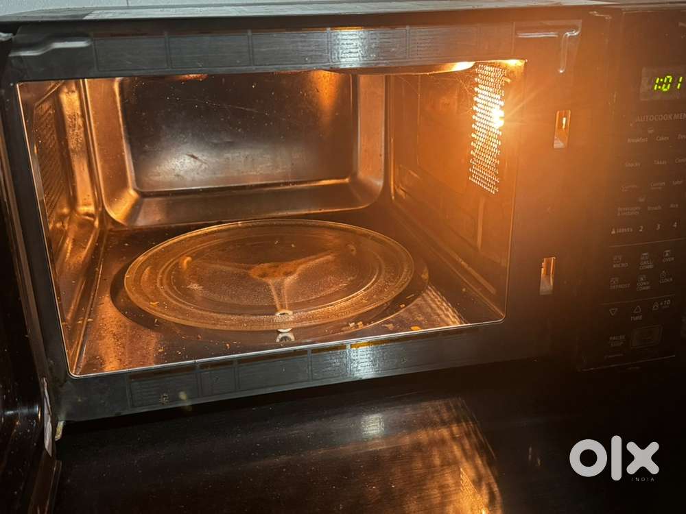 Selling very good condition microwave oven whirlpool magicook MW 20 BC