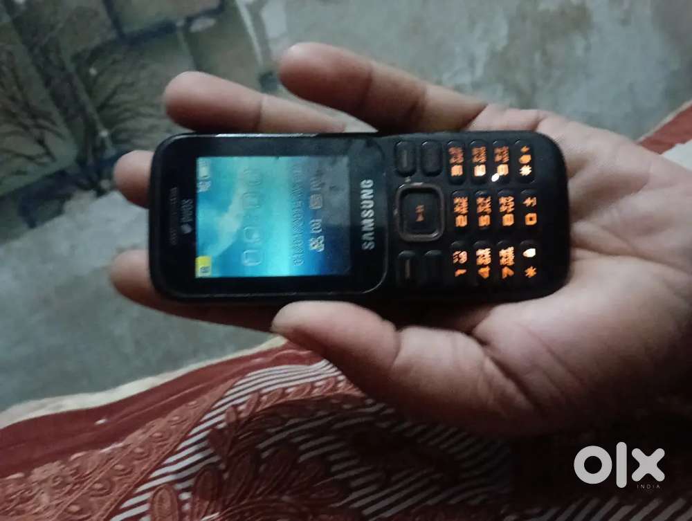 Samsung ka keyboard wala phone hai