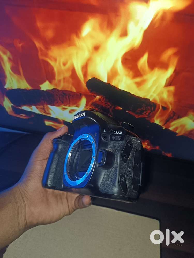 Canon D80 18-55 lens with Charger 2 battery