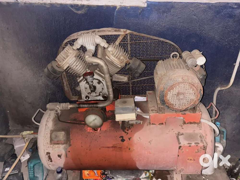 Water servicing machine