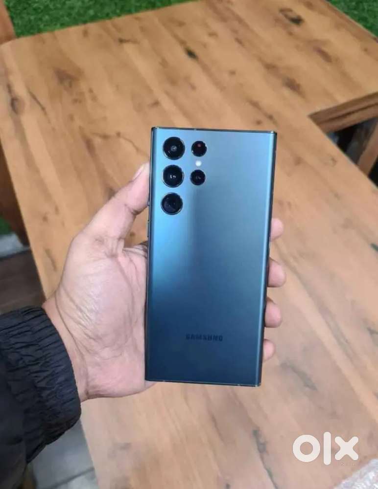 Samsung' s23 ultra only 4 month old with bill box warranty