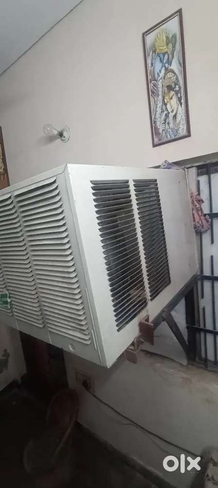 AC in Awesome Condition (Selling Reason - Want to Purchase Split AC)