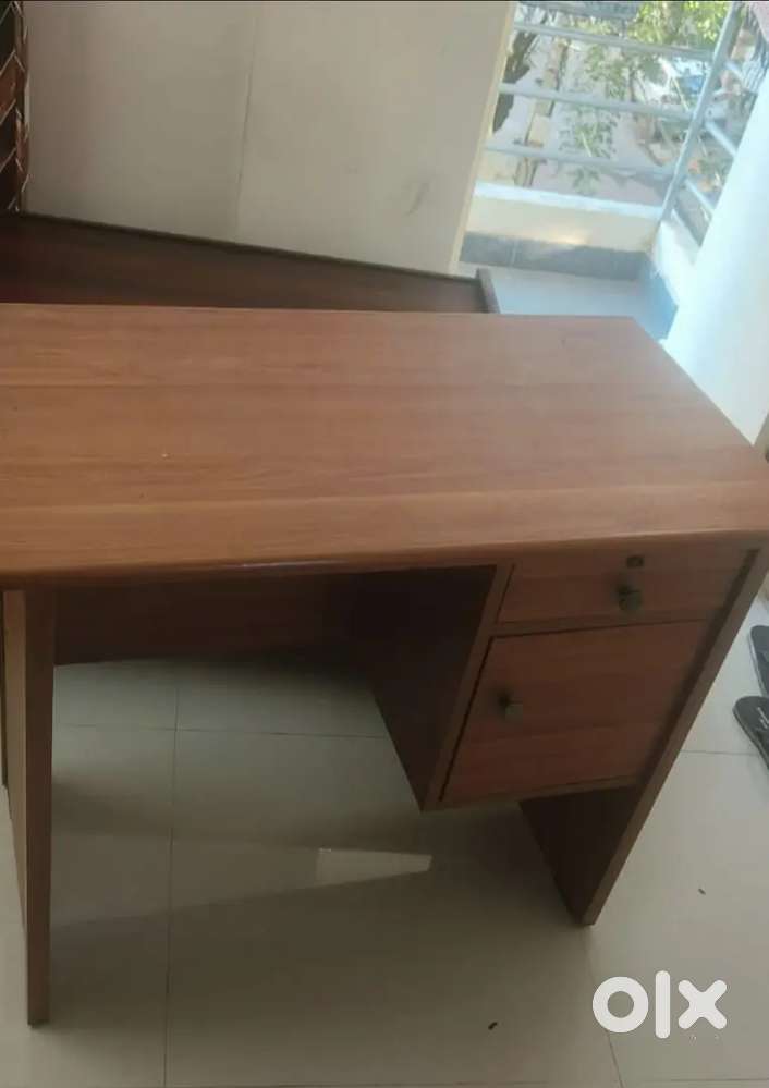 Study/ office table