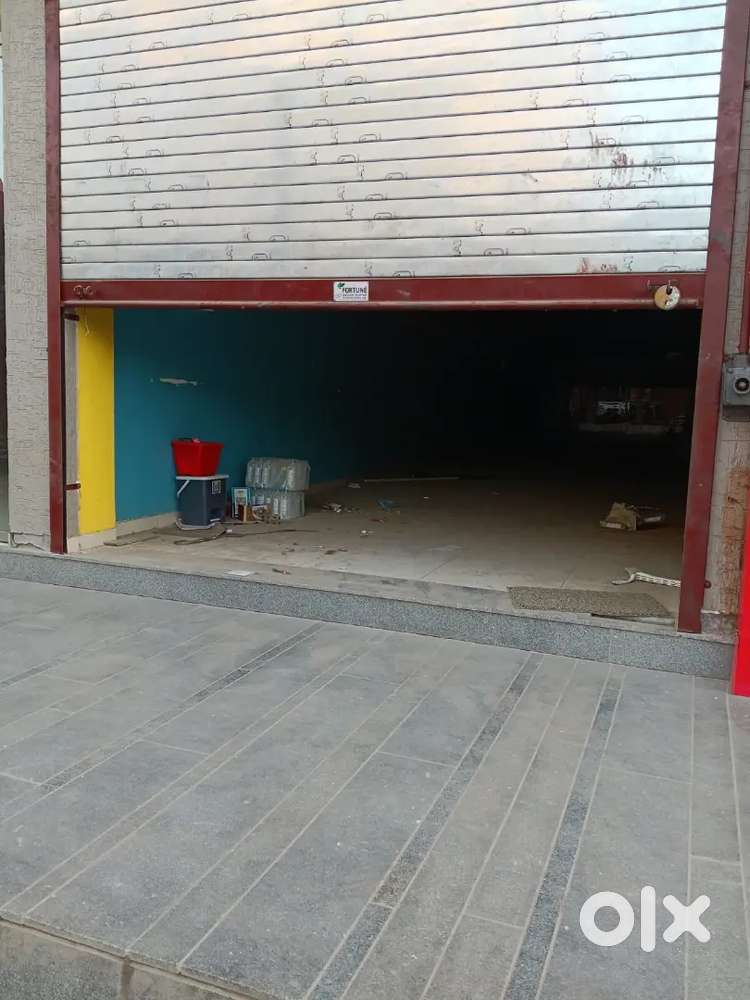 Shop rent in s.g highway nearby silver ok college