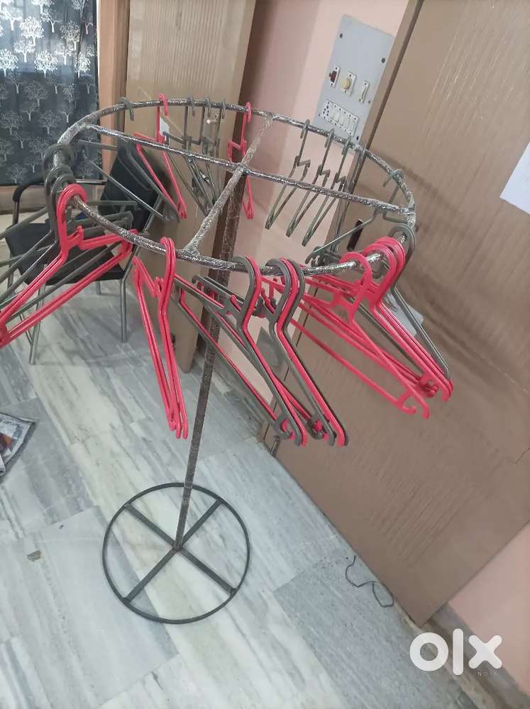 Rotating clothing stand