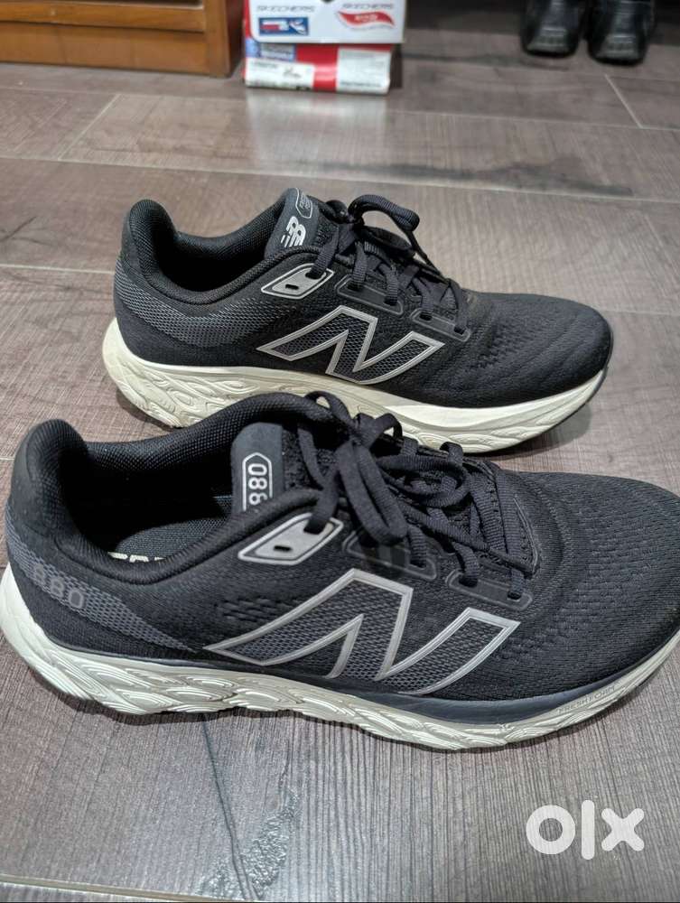 New Balance 880 running shoes black UK8
