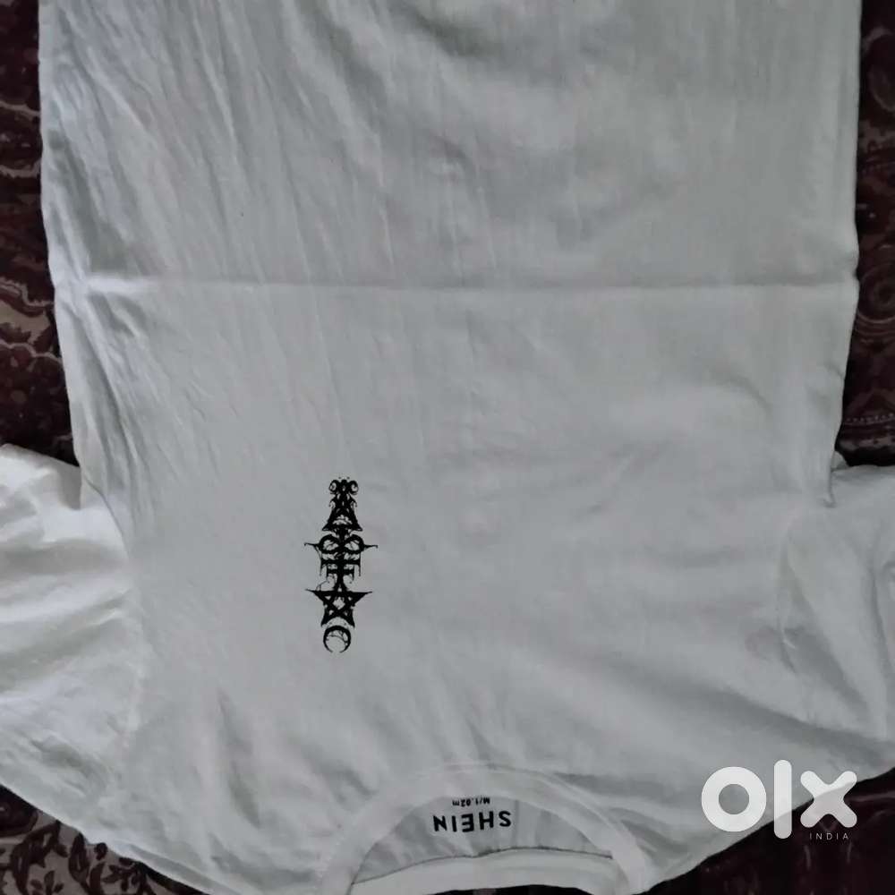 White tshirt