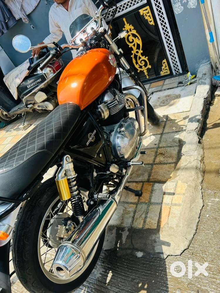 4800 genune hai , use nhivhoti moslty khadi rahti hai