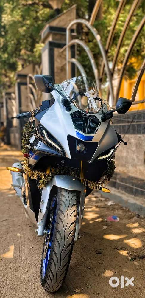 R15 v4 M in good condition