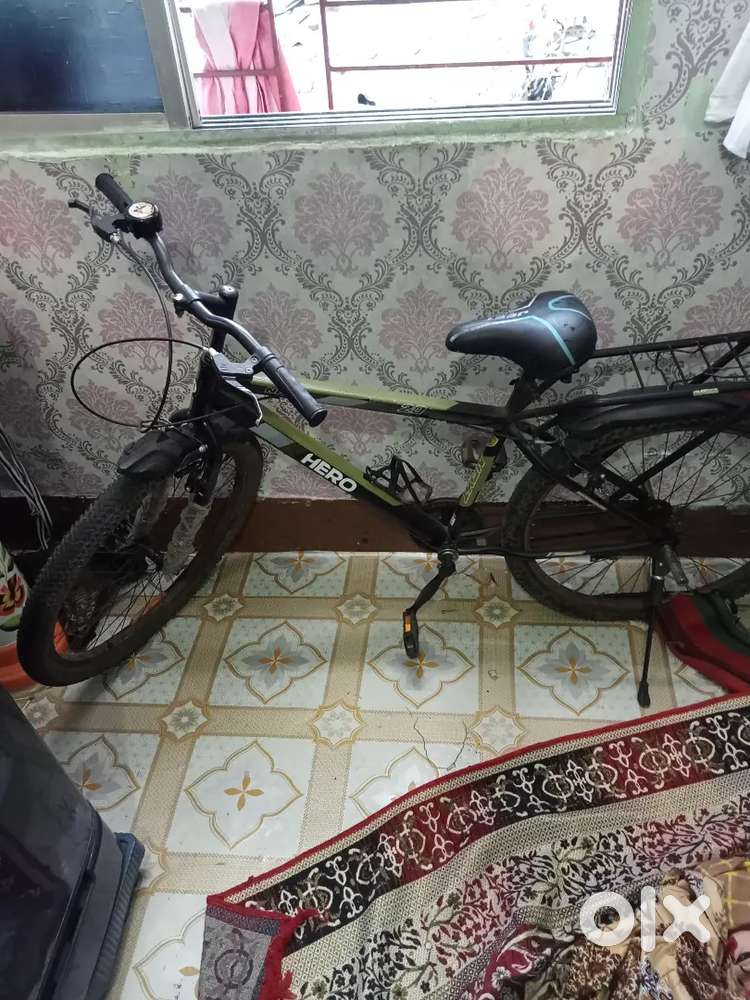 Streethawk kids bicycle in black and golden design colour