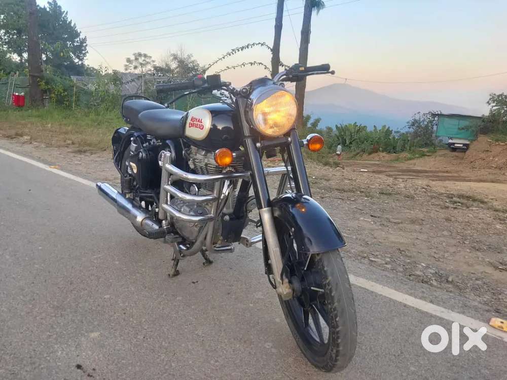 Classic 350 BS4 Black.