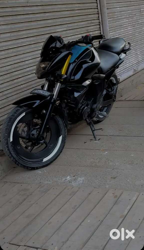 Agla tyre change hai bus