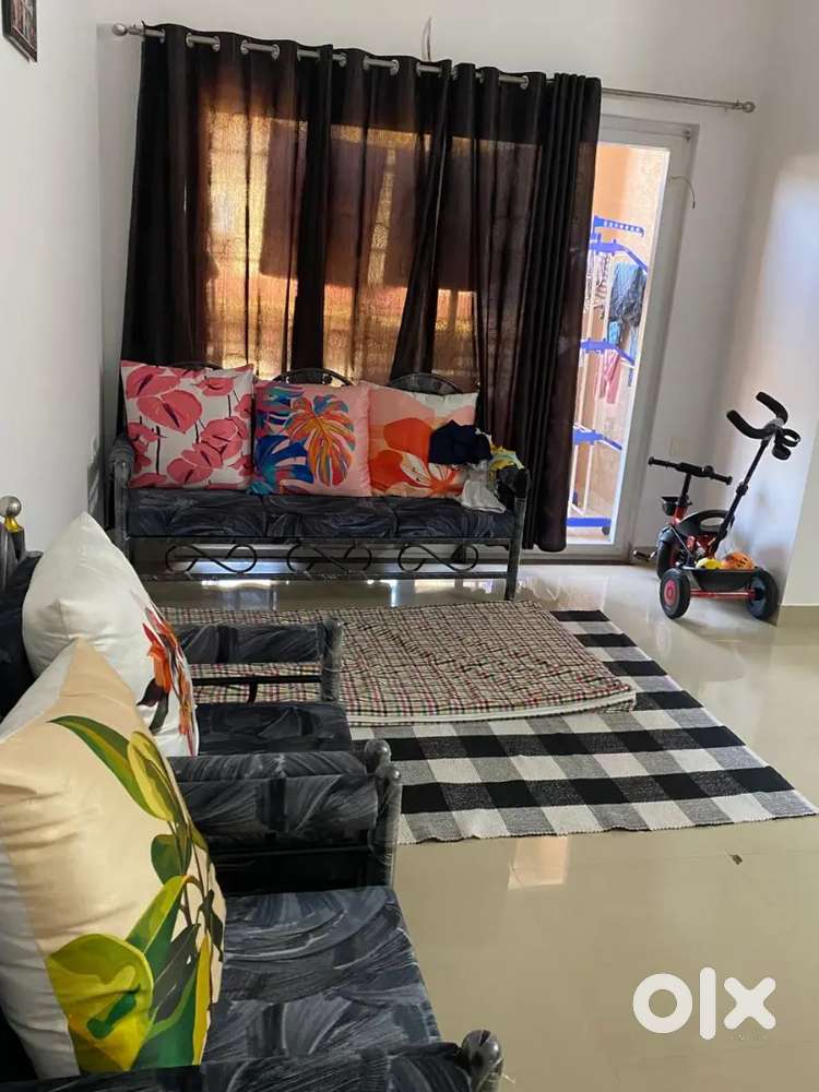 2 bhk Fully furnished flat for rent main road.