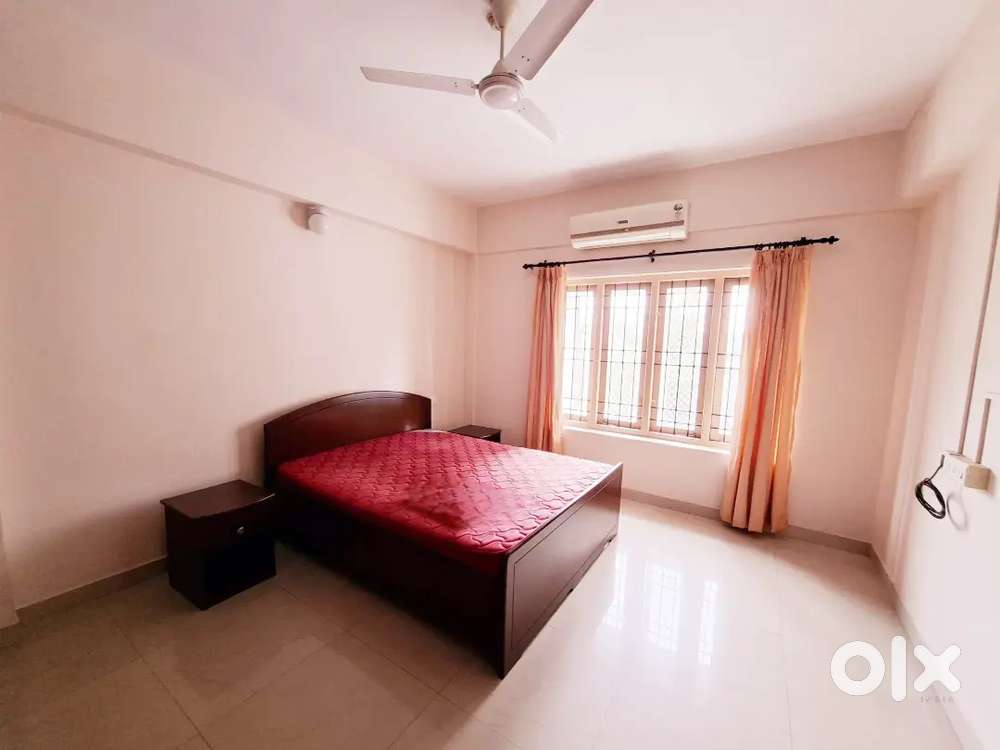 Vellayambalam, Guest House purpose flat for rent only 40000/-