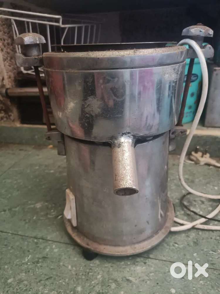 Juicer machine