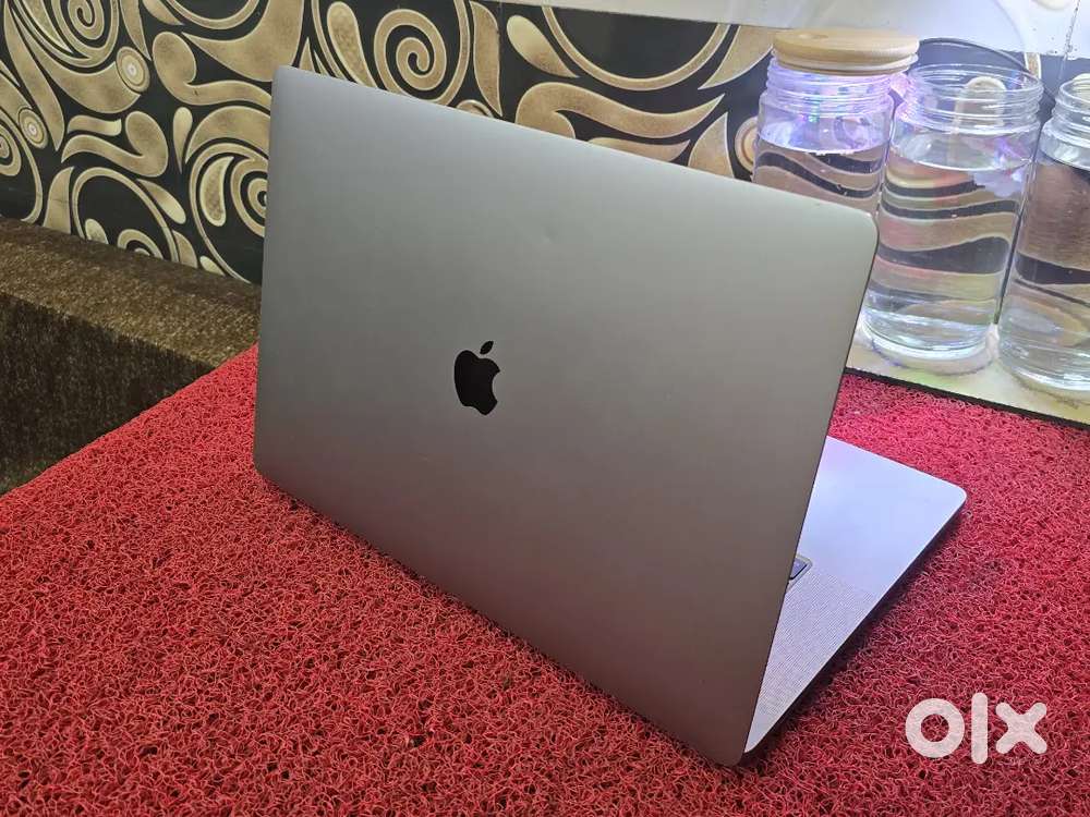Apple Macbook Pro 2020 i7 16gb 512gb 5.5gb Graphics 16inch Retina