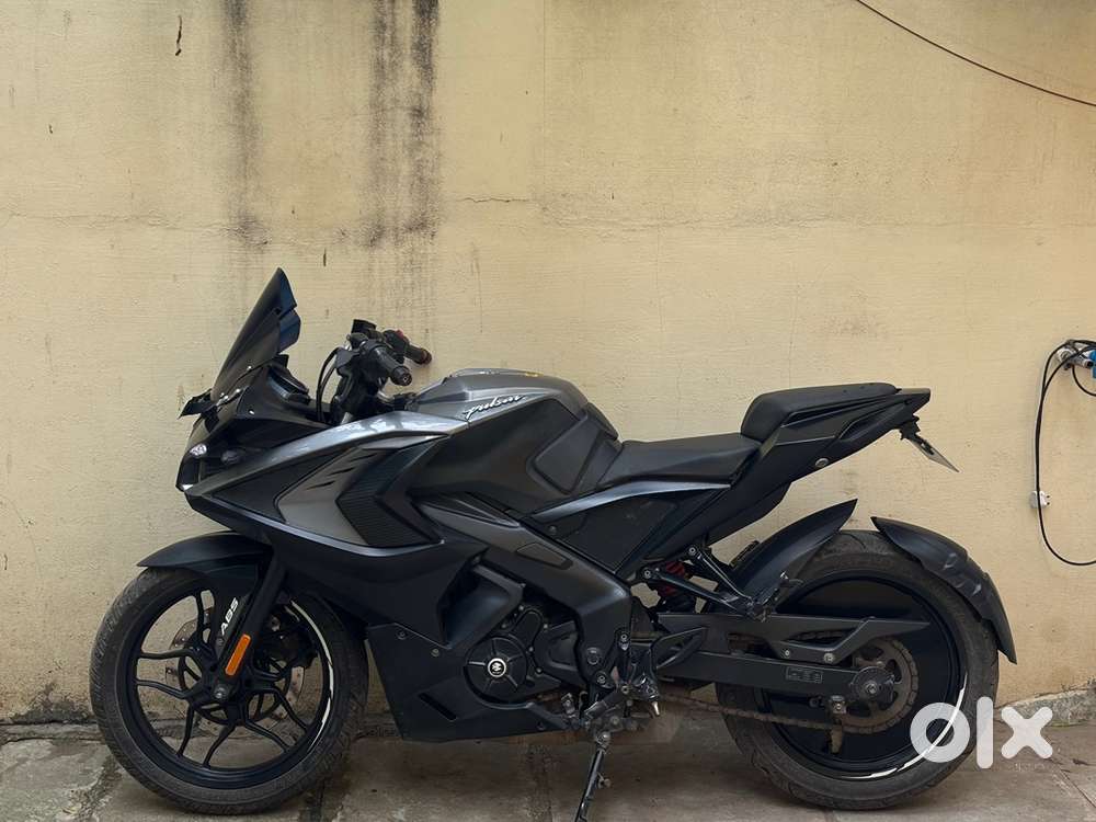 PEWTER GREY RS200 BS6 20222 MODEL