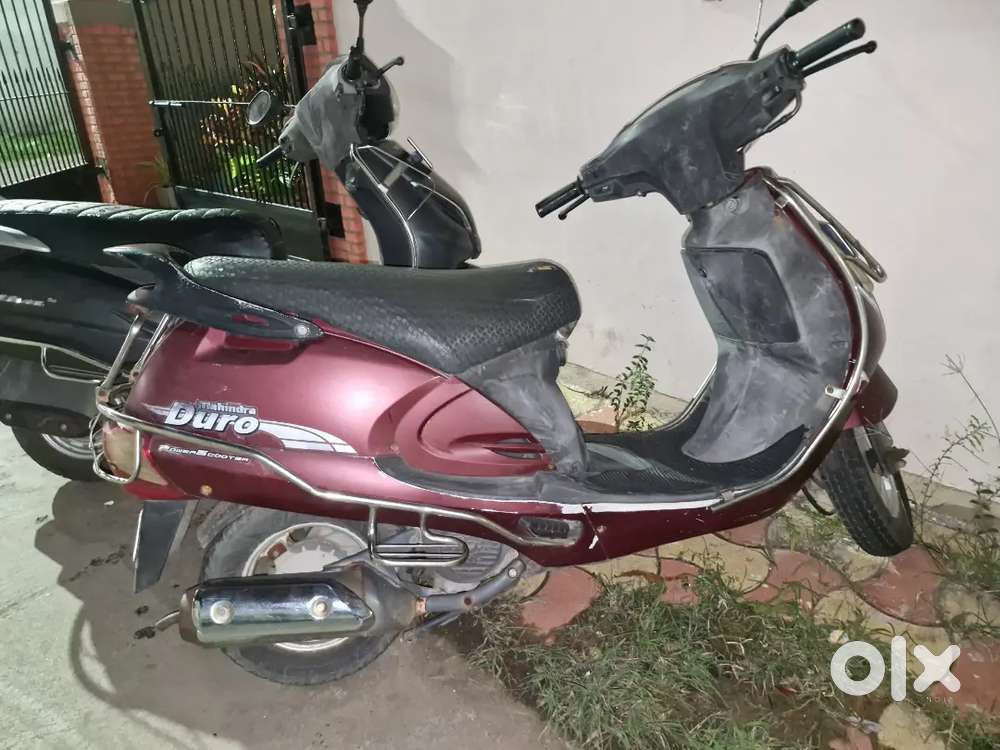 Mahindra make duro in maroon colour of 1.25 Cc