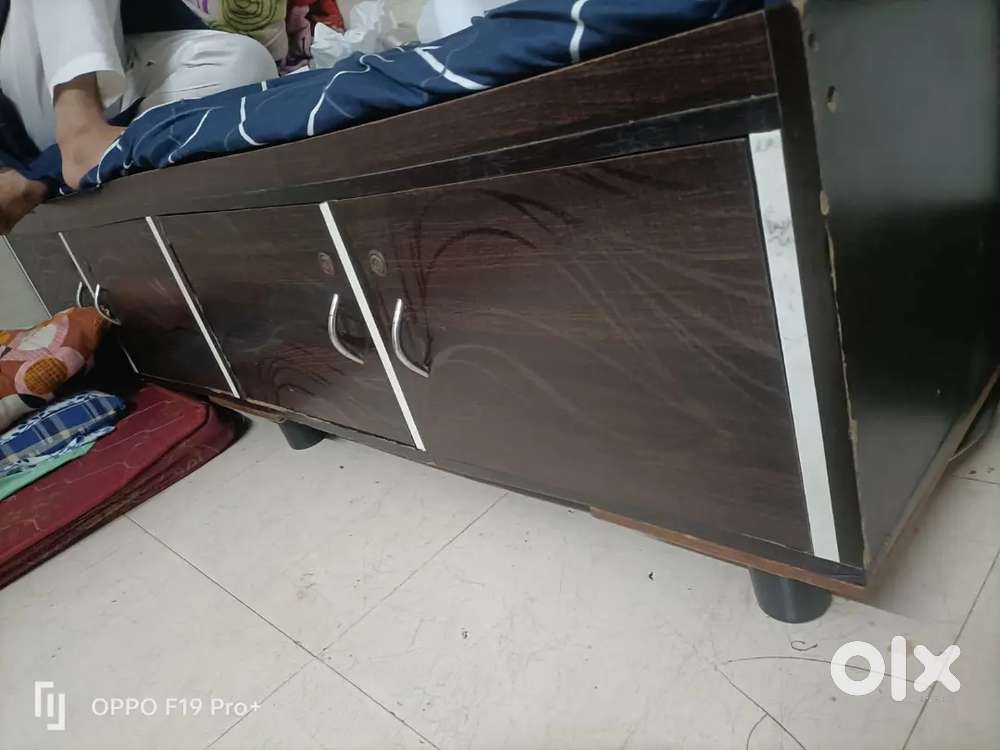 Single bed SALE / 2.5feet WIDTH 6feet LENGTH urgent sale