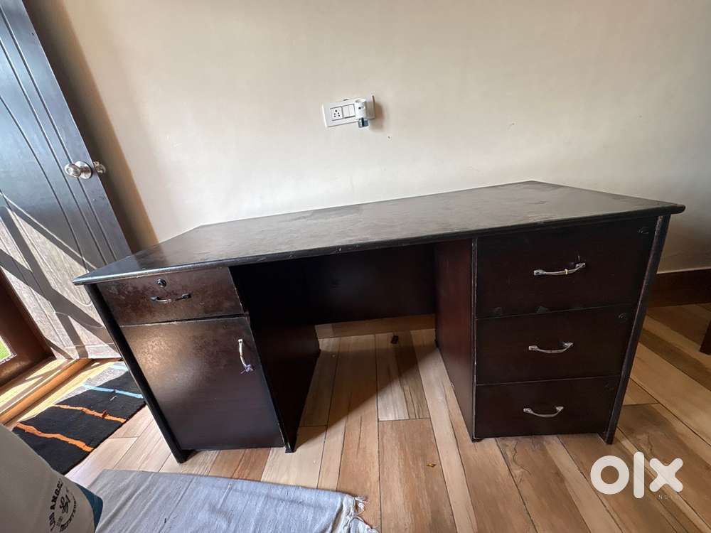 Study and office table