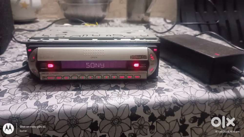 Sony car stereo with speakers