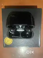 AIR PODS .