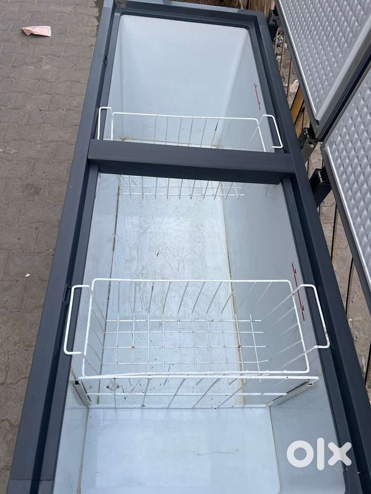 Voltas Deep freezer 421 LTR