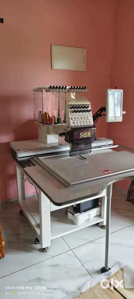 Computer embroidery machine