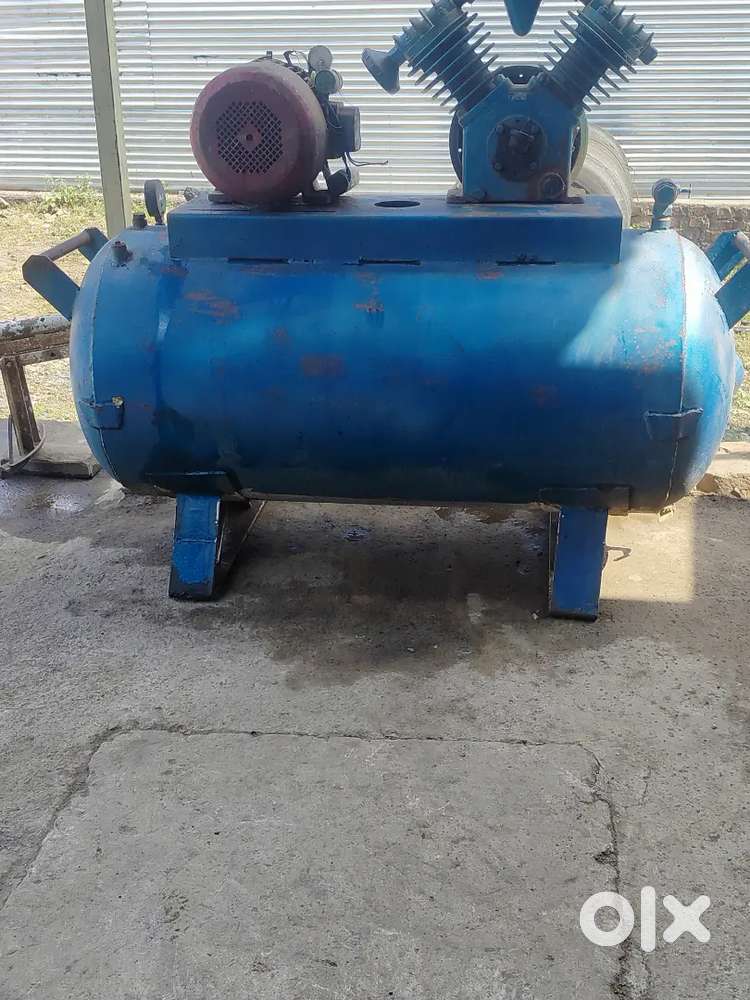 AIR COMPRESSOR