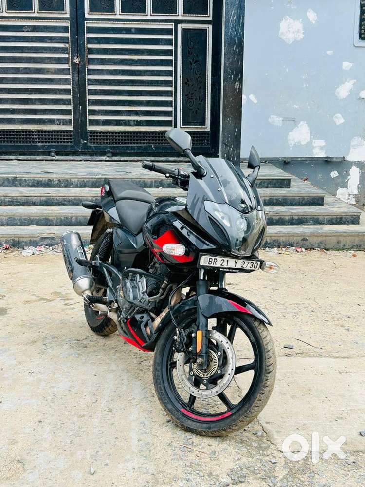 Ek dum new showroom condition me hai no scrath