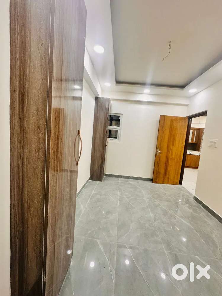 Good construction 2BHK flat ready to move nearby Gaur City