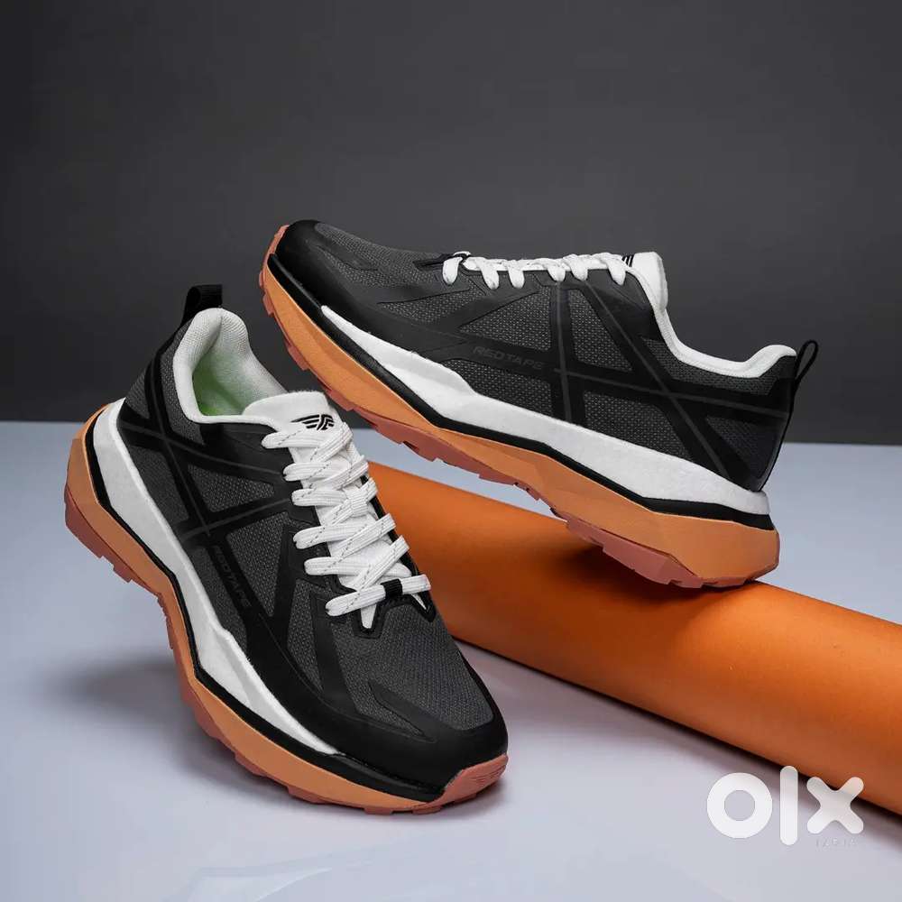 Sports shoes
