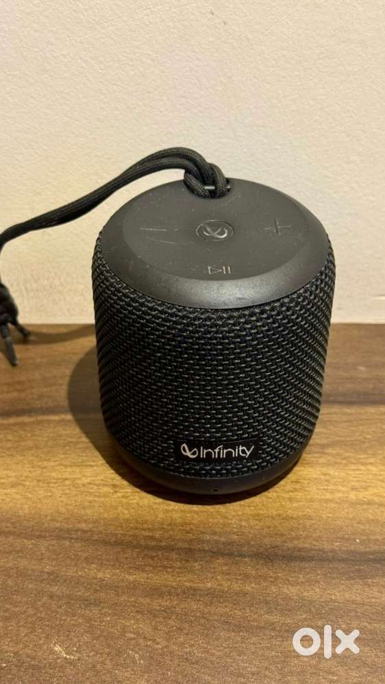 JBL INFINITY BLUETOOTH SPEAKER with AUX