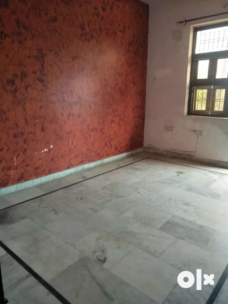 2. BHK flat for sale in Dwarkapuri near Saraswati lok Delhi Road