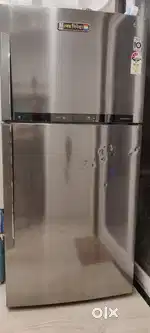 650  liter LG fridge excellent condition but not working ,new cost 67K