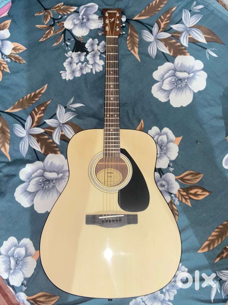 Guitar Yamaah F280