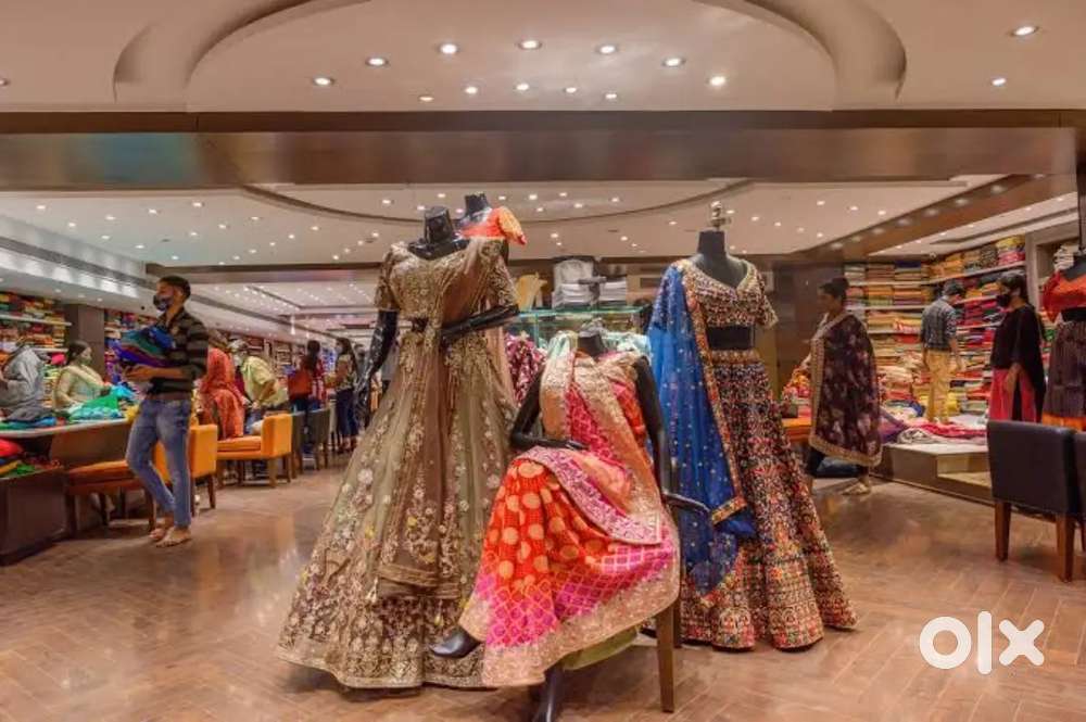 साड़ी शोरूम में काम करने के लिए लड़के और लड़‌कियों की आवशयकता है