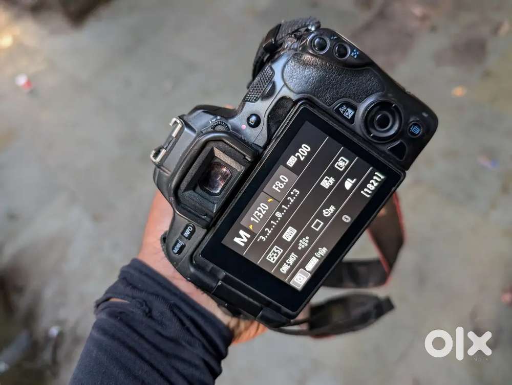 Canon camera 200d