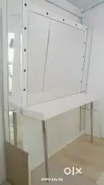 Make up station
